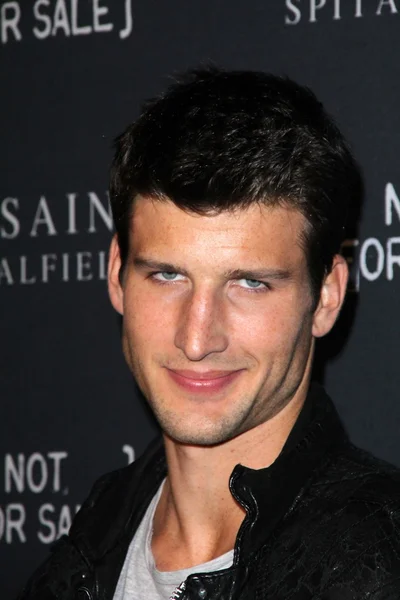 Parker Young en AllSaints Spitalfields y no en venta Colección Lau — Foto de Stock