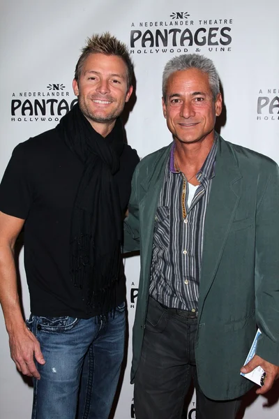 Greg Armstrong, Greg Louganis en el estreno "Come Fly Away", Pantages, H —  Fotos de Stock