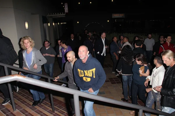 Crowd at the "Showgirls 2" Sneak Peek Screening, Laemmle Sunset 5, Los An — Stock Photo, Image