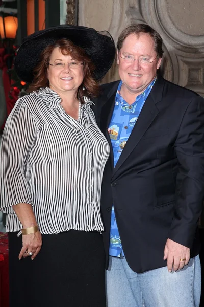 John Lasseter e esposa em John Lasseter 's Star na Calçada do Fa de Hollywood — Fotografia de Stock
