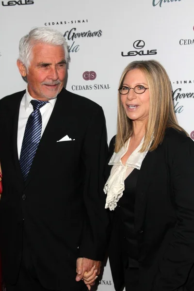 James Brolin, Barbara Streisand en la Junta de Gobernadores Cedars-Sinai Hon — Foto de Stock