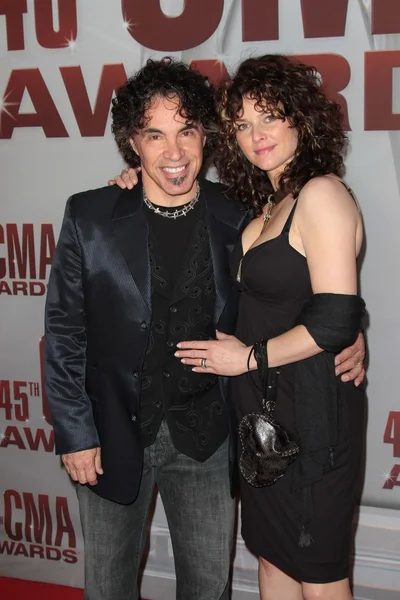 John Oates ai CMA Awards 2011, Bridgestone Arena, Nashville, TN 11-09 - — Foto Stock