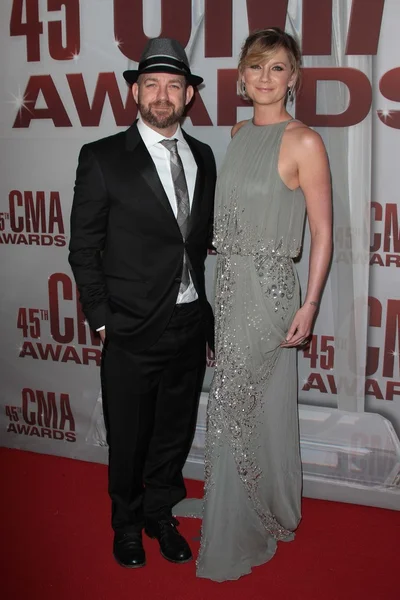 Kristian Bush, Jennifer Nettles at the 2011 CMA Awards, Bridgestone Arena, — Zdjęcie stockowe