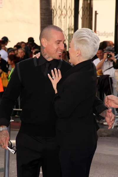 Carey Hart, Alecia "Pink" Moore at the "Happy Feet Two" World Premiere, Ch — Stock Photo, Image