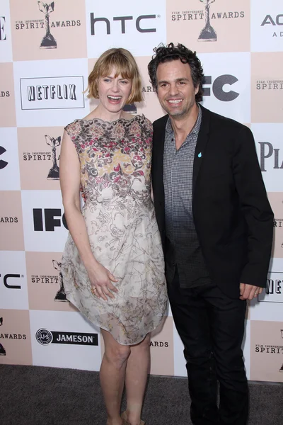 Mark Ruffalo e la moglie Sunrise Coigney al 2011 Film Independent Spirit — Foto Stock