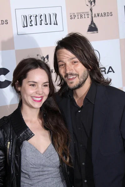 Diego Luna y Camila Sodi en los Premios Film Independent Spirit 2011, San — Foto de Stock