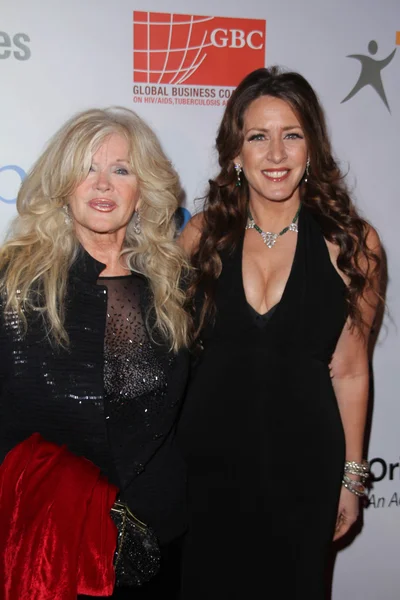 Connie Stevens and Joely Fisher at the Global Action Awards Gala, Beverly — 图库照片