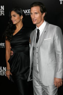 Camila alves ve matthew mcconaughey