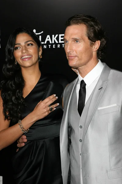 Camila Alves and Matthew McConaughey at "The Lincoln Lawyer" Los Angeles S — Stock Photo, Image