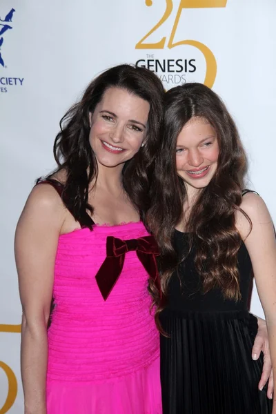 Kristin Davis e figlioccia ai 25 Annual Genesis Awards, Century — Foto Stock