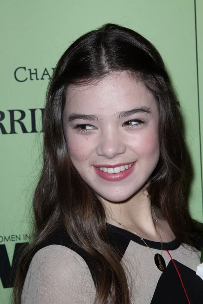 Hailee steinfeld bij de vierde jaarlijkse vrouwen in film pre-oscar cocktailparty, soho house, west hollywood — Stockfoto