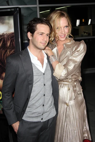 Michael Angarano y Uma Thurman en la "Ceremonia" Los Ángeles Estreno, Arclight, Hollywood — Foto de Stock