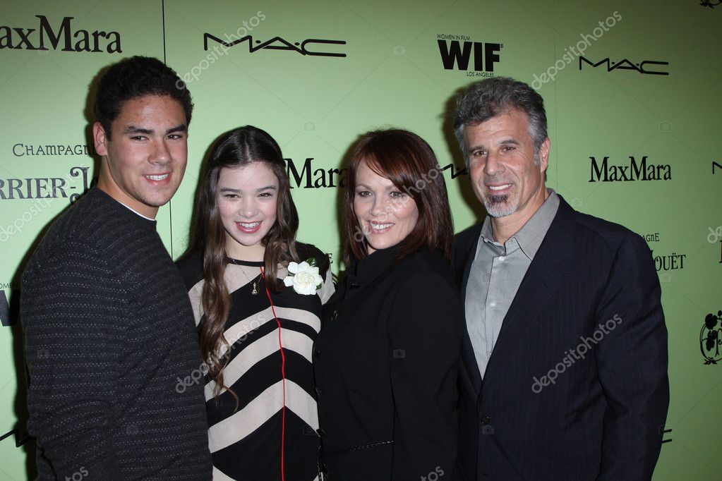 Hailee Steinfeld with Brother Griffin and Parents Cheri and Pete at the