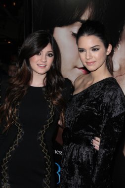 Kylie jenner ve kız kardeşi