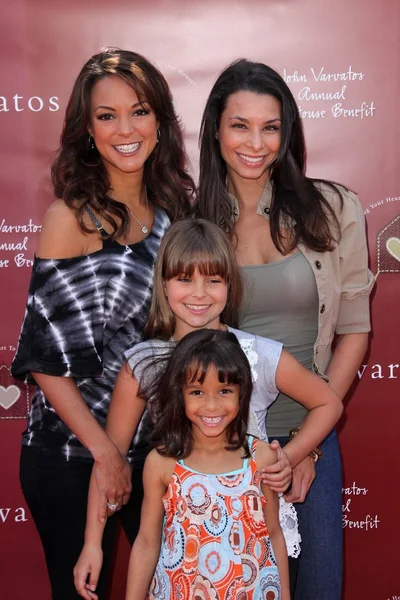 Eva La Rue with sister Lara La Rue and daughters at the John Varvatos 8th Annual Stuart House Benefit, John Varvatos Boutique, West Hollywood, CA. 03-13-11 — 图库照片