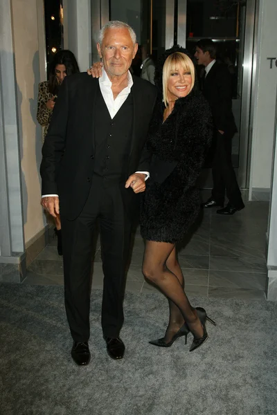 Alan Hamel and Suzanne Somers at the Tom Ford Beverly Hills Store Opening, Tom Ford, Beverly Hills, CA. 02-24-11 — Stock Photo, Image