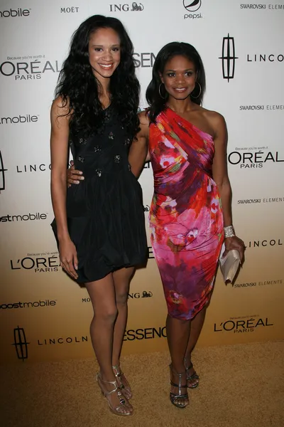 Kimberly Elise and Her Daughter at the 4th Annual ESSENCE Black Women In Hollywood Luncheon, Beverly Hills Hotel, Beverly Hills, CA. 02-24-11 — Stock Photo, Image