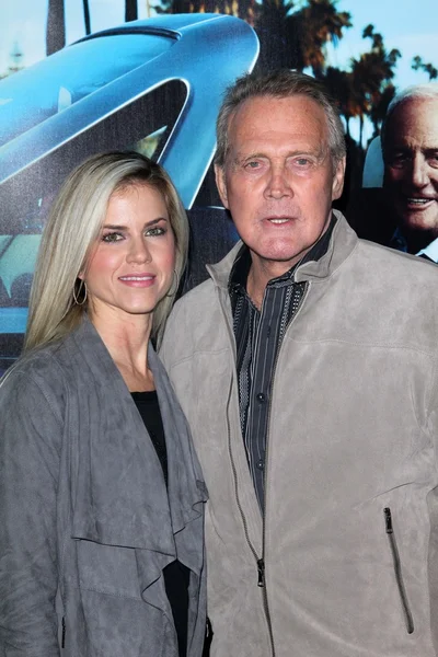 Lee Majors och hustru på HBO: s "hans sätt" Los Angeles Premiere, Paramount Studios, Hollywood, ca 03-22-11 — Stockfoto