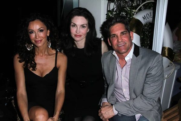 Sofía milos, elena lyons cardone, grant cardone — Foto de Stock