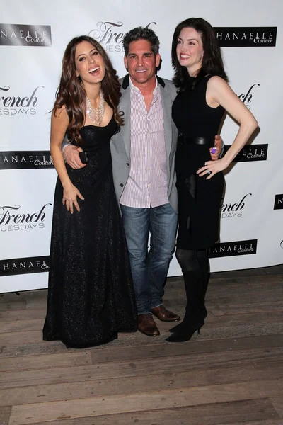 Kerri Kasem, Grant Cardone, Elena Lyons Cardone en el Nathanaelle Fashion Show, Skybar, West Hollywood, CA. 03-15-11 — Foto de Stock