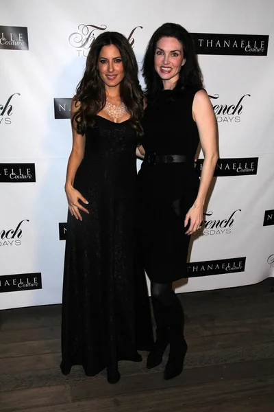 Kerri Kasem y Elena Lyons Cardone en el Nathanaelle Fashion Show, Skybar, West Hollywood, CA. 03-15-11 — Foto de Stock