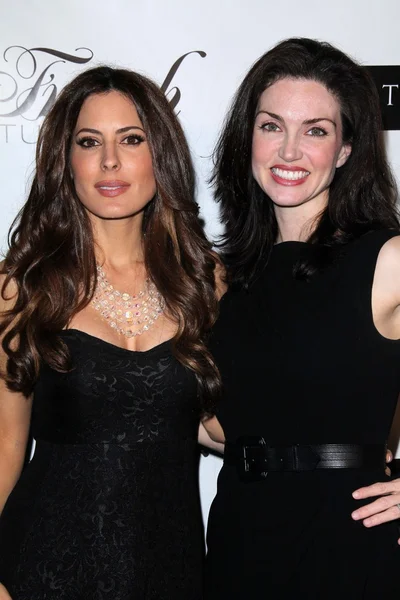 Kerri kasem und elena lyons cardone auf der nathanaelle fashion show, skybar, west hollywood, ca. 15-03-11 — Stockfoto