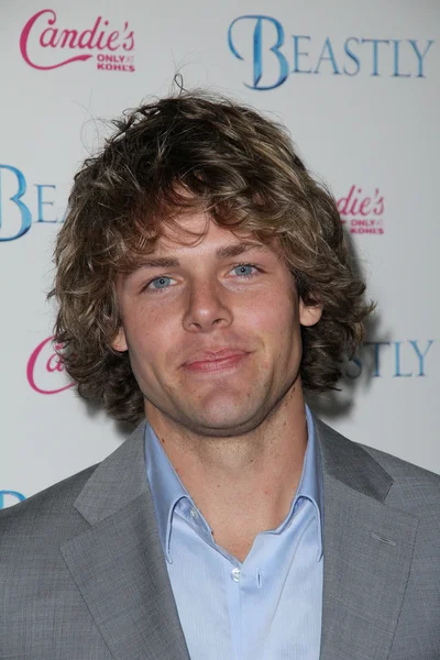 Lachlan Buchanan in de "Beastly" Los Angeles Premiere, Pacific Theatre, Los Angeles, ca. 02-24-11 — Stockfoto