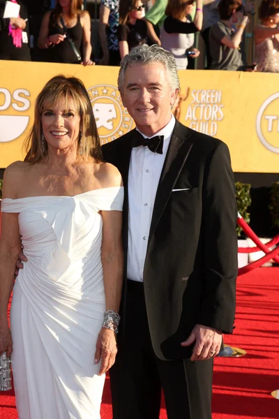 Linda Grey, Patrick Duffy at the 18th Annual Screen Actors Guild Awards Arrivals, Shrine Auditorium, Los Angeles, CA 01-29-12 — 图库照片