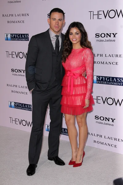 Channing tatum, jenna dewan bei der "the vow" -uraufführung, chinesisches theater, hollywood, ca 02-06-12 — Stockfoto