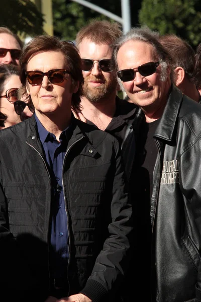 Paul Mccartney, Neil Young, a Paul Mccartney csillagot kapott a hollywoodi Walk szertartás Fame, Hollywood, Ca-02-09-12 — Stock Fotó