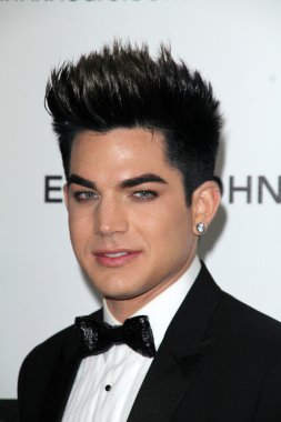 20 yıllık elton john, adam lambert Vakfı Akademi Ödülleri partisi, west hollywood park, west hollywood, ca 02-26-12 ile yardımcı olur.