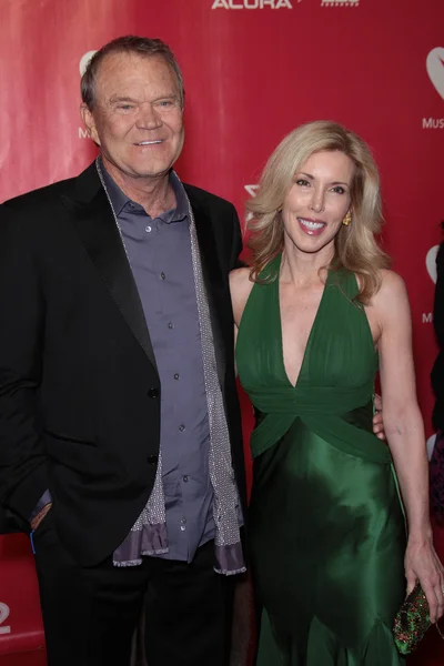 Glen Campbell en el 2012 MusiCares Persona del Año en honor a Paul McCartney, Los Angeles Convention Center, Los Angeles, CA 02-10-12 — Foto de Stock