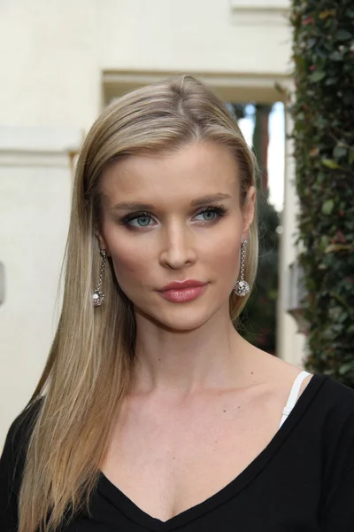 Joanna Krupa Shopping a Beverly Hills, Posizione Privata, Beverly Hills, CA 02-15-12 ESCLUSIVA — Foto Stock