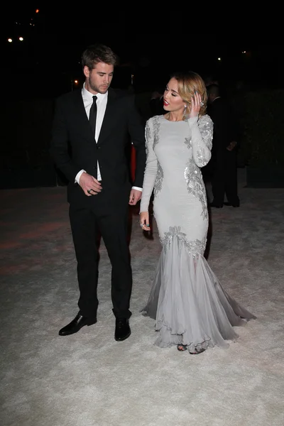 Liam Hemsworth, Miley Cyrus at the 20th Annual Elton John AIDS Foundation Academy Awards Viewing Party, West Hollywood Park, West Hollywood, CA 02-26-12 — Stock Photo, Image
