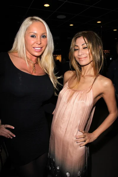 Mary Carey and Bai Ling at the Fetiche Salon Grand Opening Party Hosted by Alicia Arden, Fetiche Salon, Glendale, CA 03-11-12 — Stock fotografie