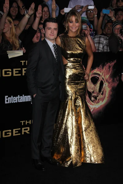 Josh Hutcherson, Jennifer Lawrence, Liam Hemsworth en "The Hunger Games" Los Angeles Premiere, Nokia Theater, Los Angeles, CA 03-12-12 —  Fotos de Stock