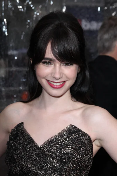 Lily Collins at the "Mirror Mirror" Los Angeles Premiere, Chinese Theater, Hollywood, CA 03-17-12 — Stock Photo, Image