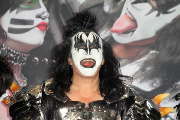 Gene Simmons at the KISS & Motley Crue Press Conference, Roosevelt Hotel, Hollywood, CA 03-20-12 — Stock Photo, Image