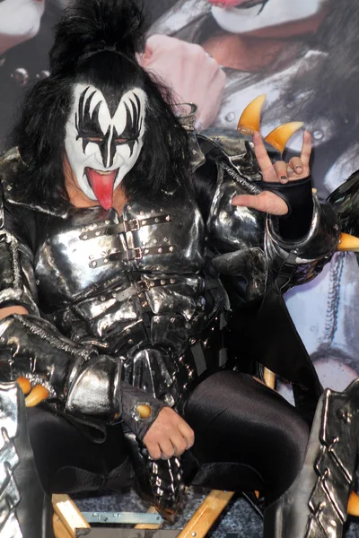 Gene Simmons at the KISS & Motley Crue Press Conference, Roosevelt Hotel, Hollywood, CA 03-20-12 — Stock Photo, Image
