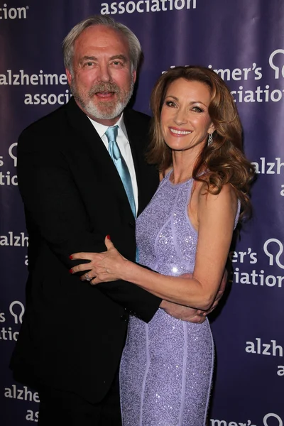 James keach, jane Seymourová na dvacátého výročí Alzheimerova asociace "večer v restauraci," beverly hilton hotel, beverly hills, ca 03-21-12 — Stock fotografie