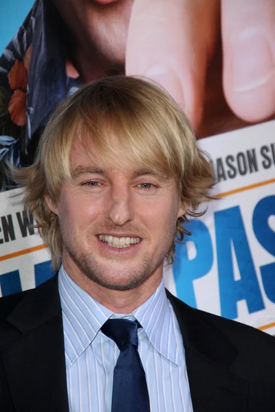 Owen wilson bei der "hall pass" los angeles premiere, cinerama dome, hollywood, ca. 23.02. — Stockfoto