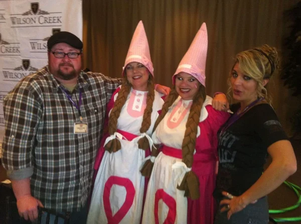 Craig Slike, Breast Cancer Gnomes Hope and Charity, Bridgetta Tomarchio at the Reality Rally Wine Release Celebration, Wilson Creek, Temecula, CA. 02-20-11 — 图库照片