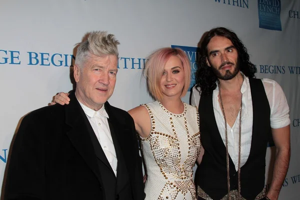 David lynch, katy perry, russell brand bei der 3. jährlichen "change starts within" Benefizfeier, los angeles times central court, los angeles, ca 12-03-11 — Stockfoto