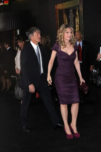 David e. kelley, michelle pfeiffer bei der "new year 's Eve" los angeles premiere, chinesisches theater, hollywood, ca 12-05-11 — Stockfoto