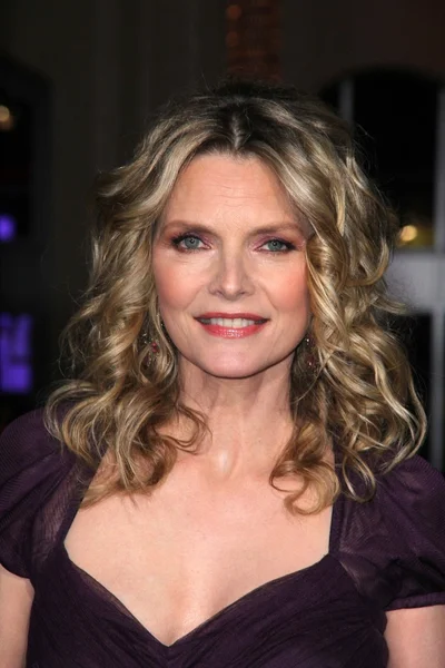 Michelle Pfeiffer no "Ano Novo" Los Angeles Premiere, Chinese Theater, Hollywood, CA 12-05-11 — Fotografia de Stock