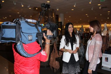 Camila alves muxo gövde, nordstrom, nordstrom westfield topanga, canoga park, ca 12-16-11 tarafından barındırılan göster