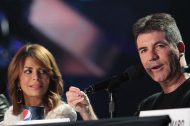 Paula abdul ve simon cowell