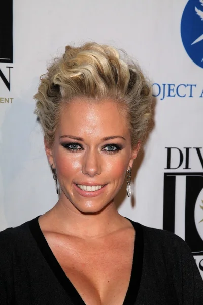 Kendra Wilkinson at the 2011 Divine Design Gala, Beverly Hilton Hotel, Beverly Hills, CA 12-07-11 — Stock Photo, Image