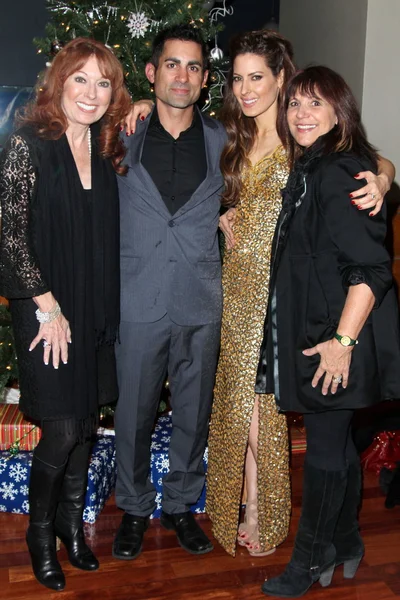 Linda Kasem, Mike Kasem, Kerri Kasem, Raven Kane Campbell en el James Barbour Holiday Concert, Renaissance Hotel, Hollywood, CA 12-16-11 — Foto de Stock