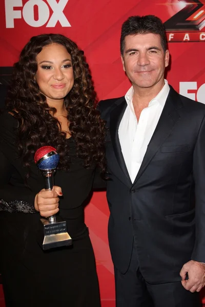 Melanie Amaro y Simon Cowel en The X Factor Season Finale, CBS Television City, Los Angeles, CA 12-22-11 — Foto de Stock